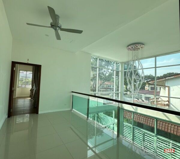 LANDED SALE 3 STOREY BUNGALOW AT JALAN BARNETT PRIVATE POOL