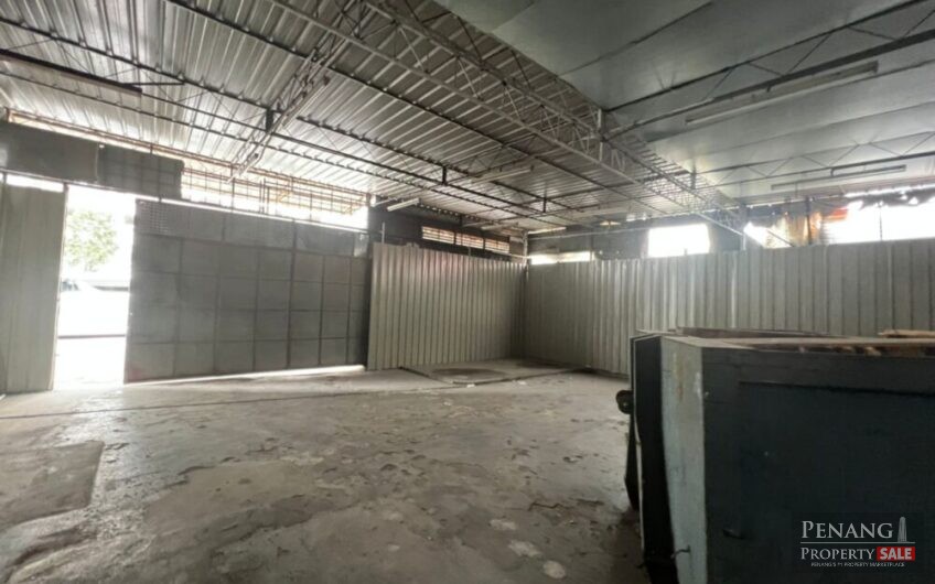WAREHOUSE RENT AT RELAU STRATEGY LOCATION RARE IN MARKET