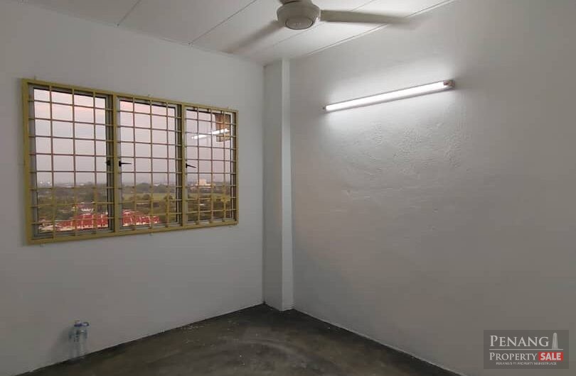 Gated Guarded Apartment Rare In Market Gd Condition Ready
